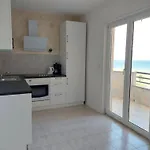 Lo- Sunny Sea View