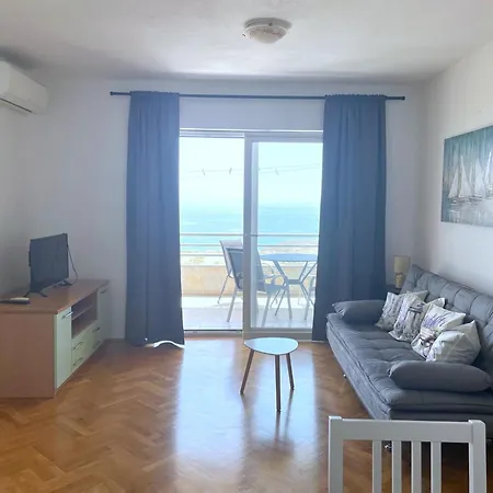 Lo- Sunny Sea View