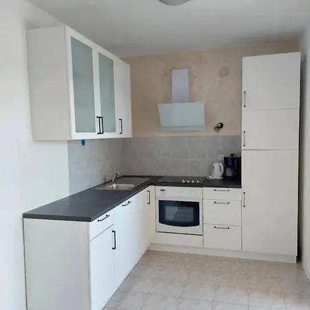Lo- Sunny Sea View Apartment