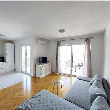 Apartment Lo- Sunny Sea View *