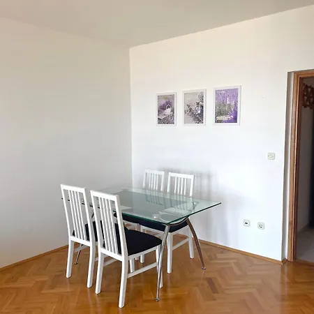 Apartment Lo- Sunny Sea View
