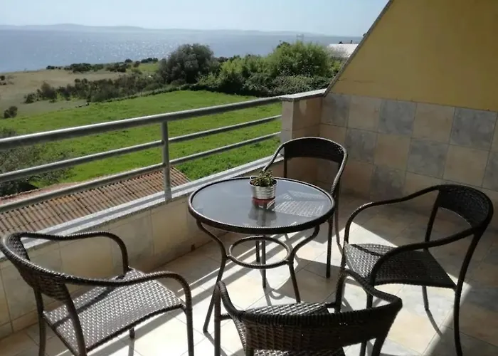 Lo- Sunny Sea View