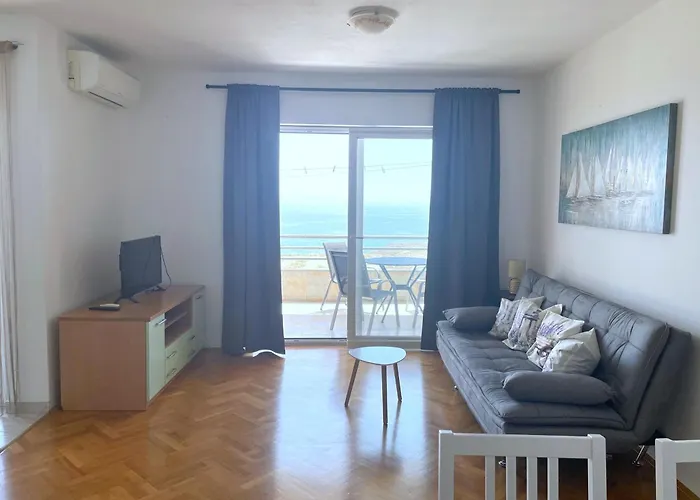 Lo- Sunny Sea View