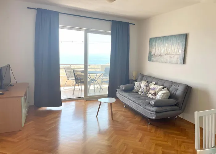 Lo- Sunny Sea View
